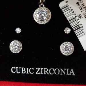 Cubic zirconia necklace with a pair of studs And